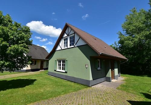 kaufen-freistehendes-ferienhaus-cochem-vorderseite-und-eigener-parkplatz-recreatieadviseurs-vakantiehuistekoop-nl.jpg4