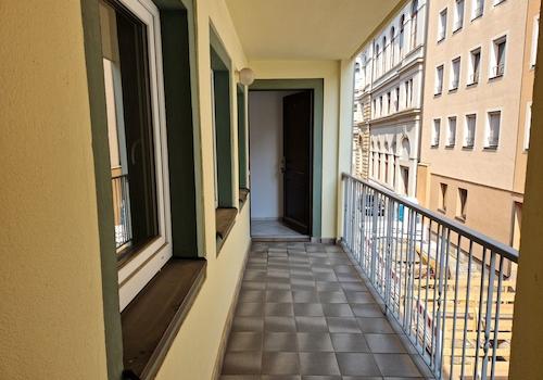 Eingang zur Wohnung über Laubengang