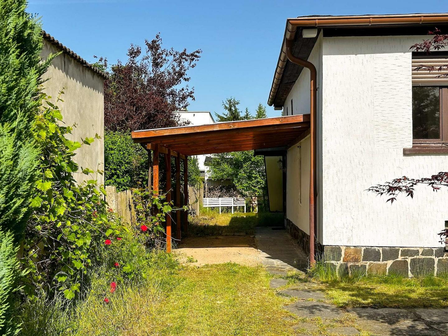 Praktischer Carport