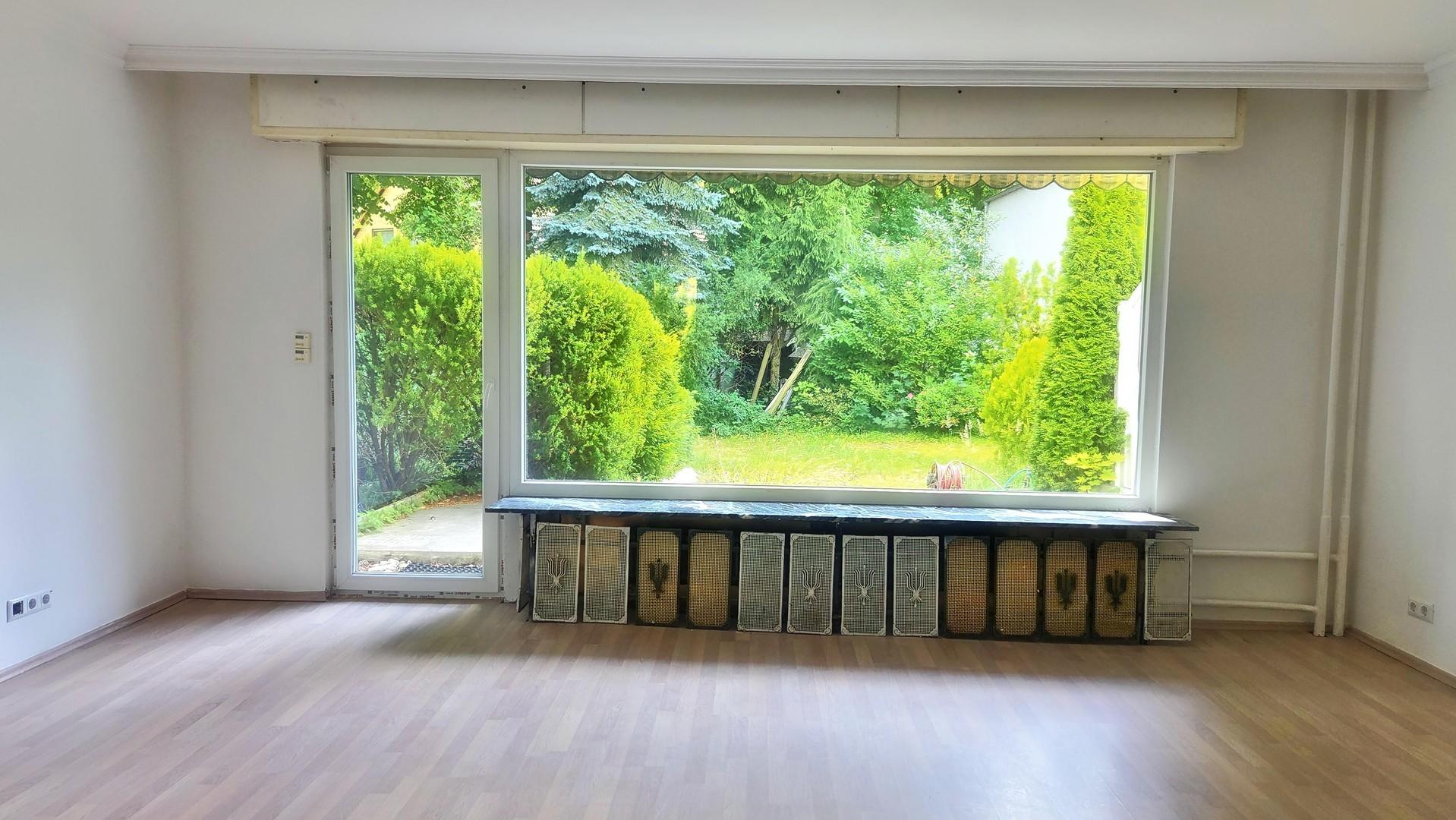 Wohnzimmer / Blick in Garten