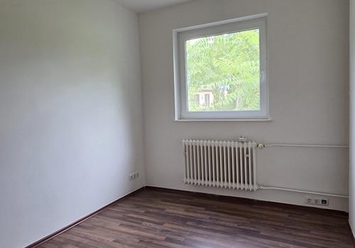 Blick in kleines Schlafzimmer 