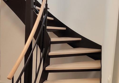 Treppe zwischen den Geschossen