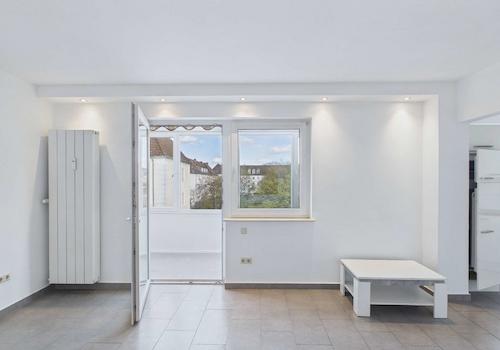 Ausgang zum verglasten Balkon
