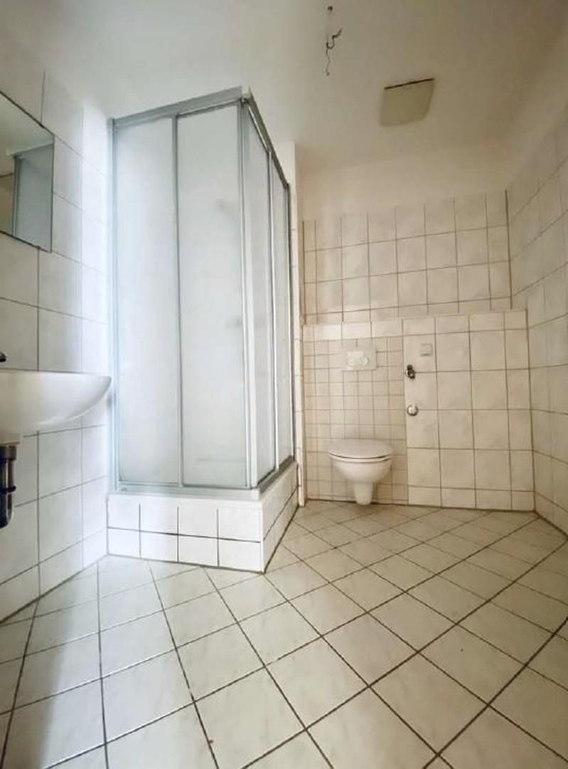 Badezimmer mit Dusche