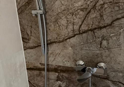 Dusche mit Designerfliesen