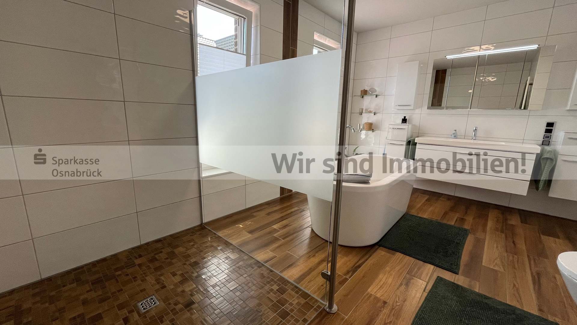 große, ebenerdige Dusche