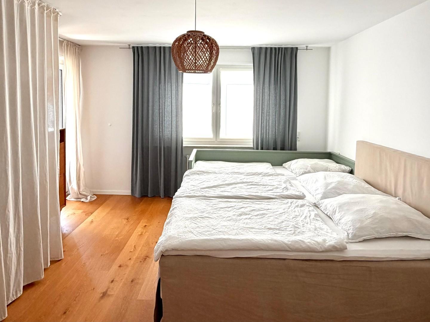 Schlafzimmer 1
