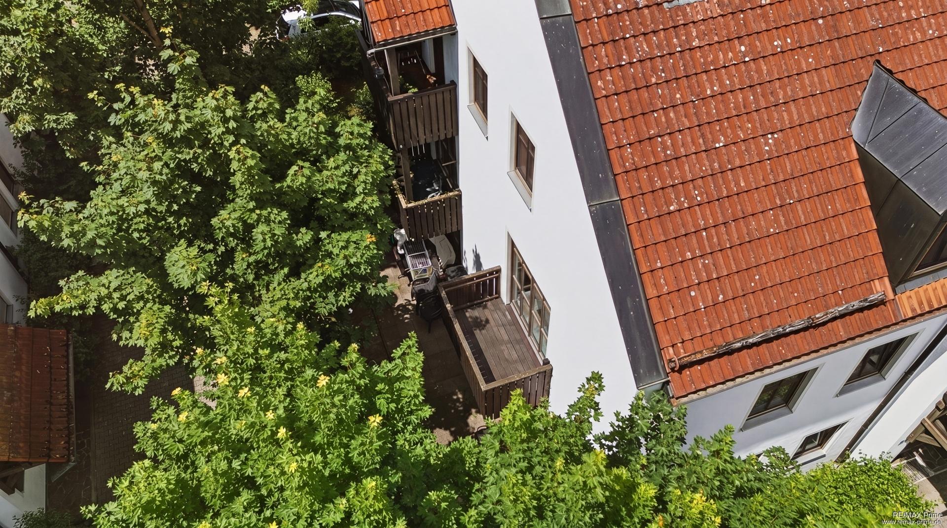 Blick auf die Balkone  (Bild KI gestützt bearbeitet).