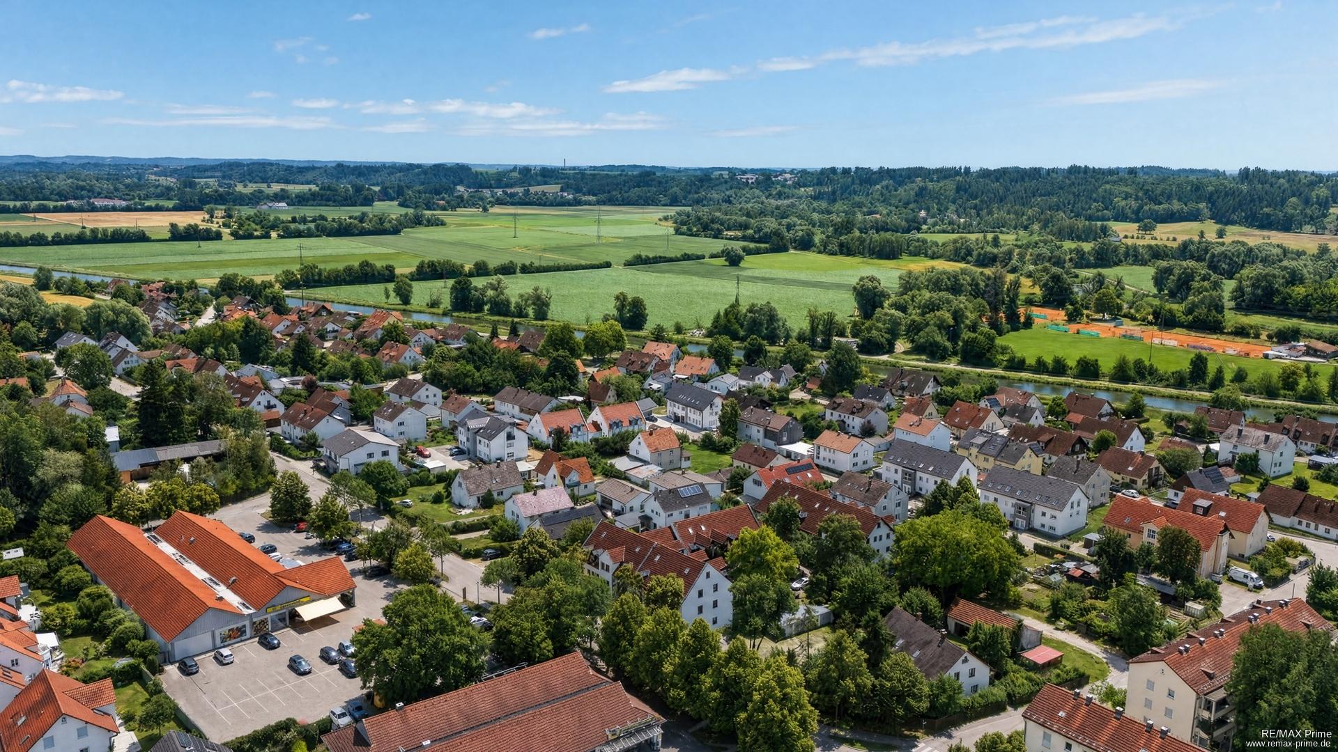 Idyllische Lage am Amperkanal.  (Bild KI gestützt bearbeitet)
