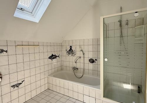 mit separater Dusche
