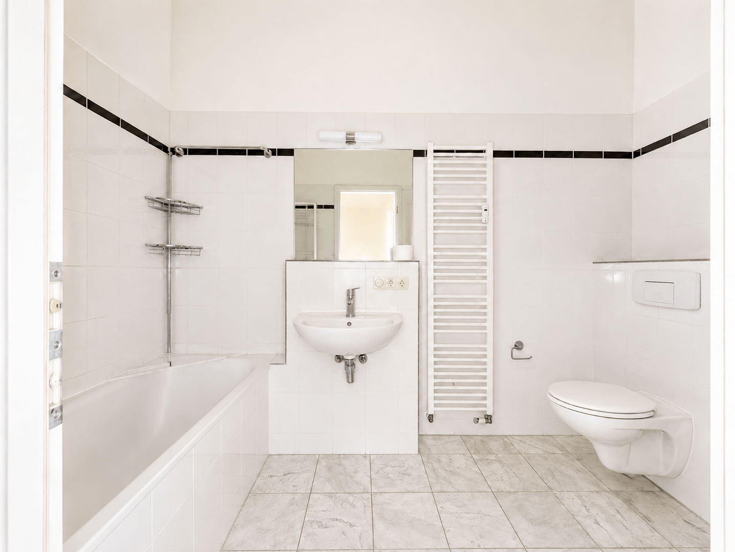 Badezimmer mit Badewanne