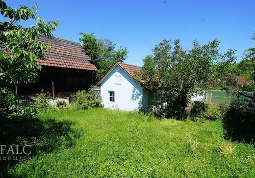 Mit Gartenhaus!