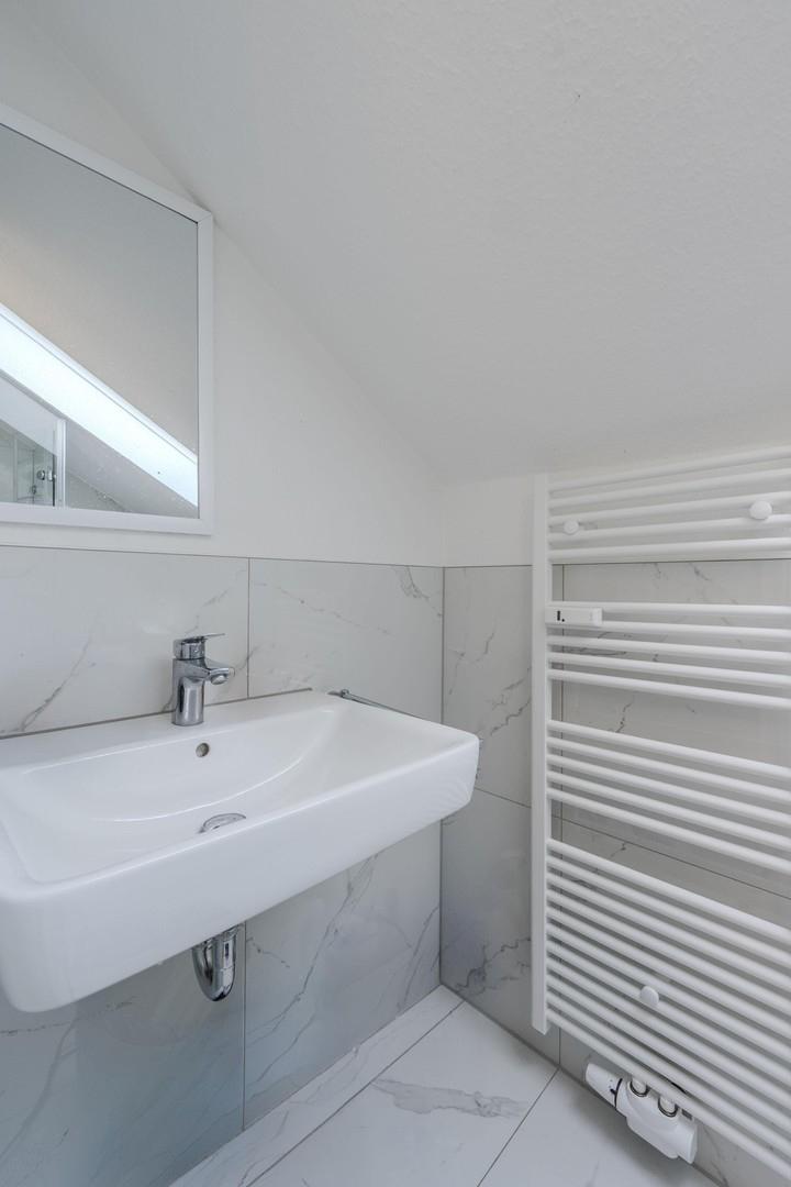 Badezimmer mit Waschbecken