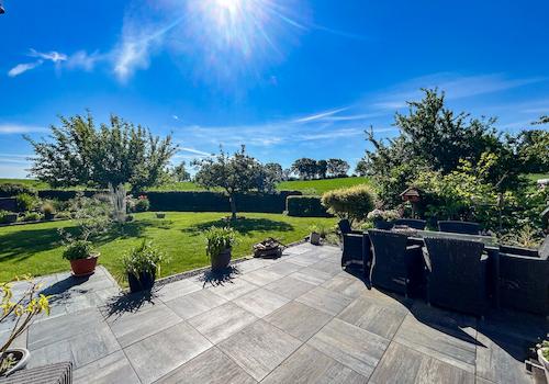 24 Terrasse und Weitblick