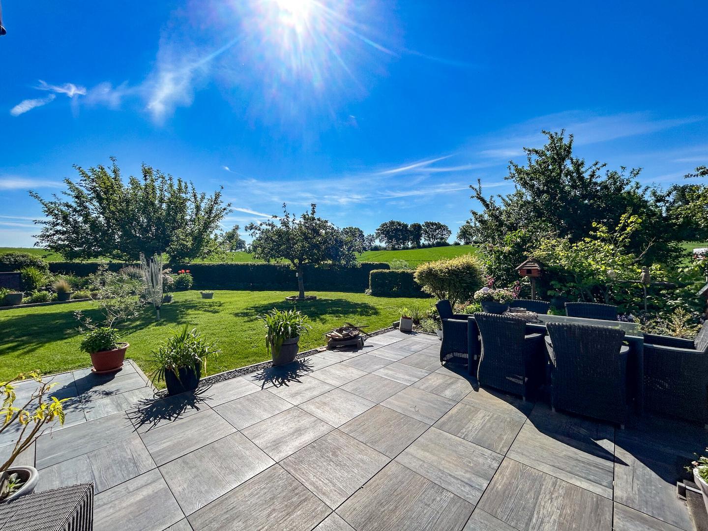 24 Terrasse und Weitblick