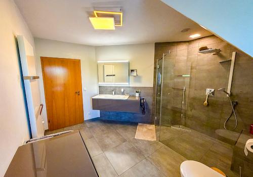 39 Badezimmer DG
