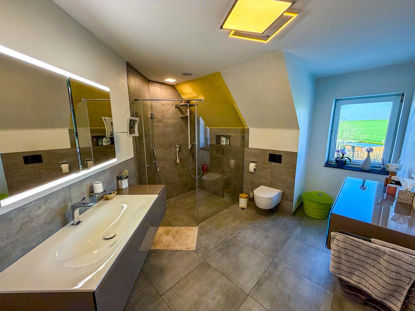 40 Badezimmer DG