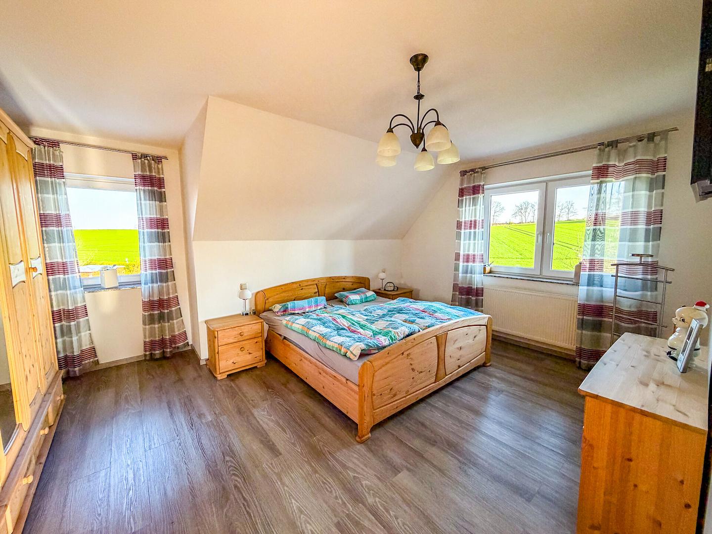 42 Schlafzimmer DG