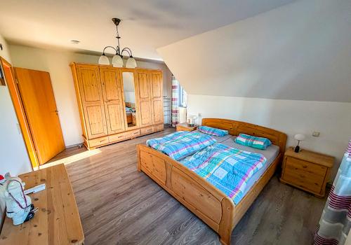 43 Schlafzimmer DG