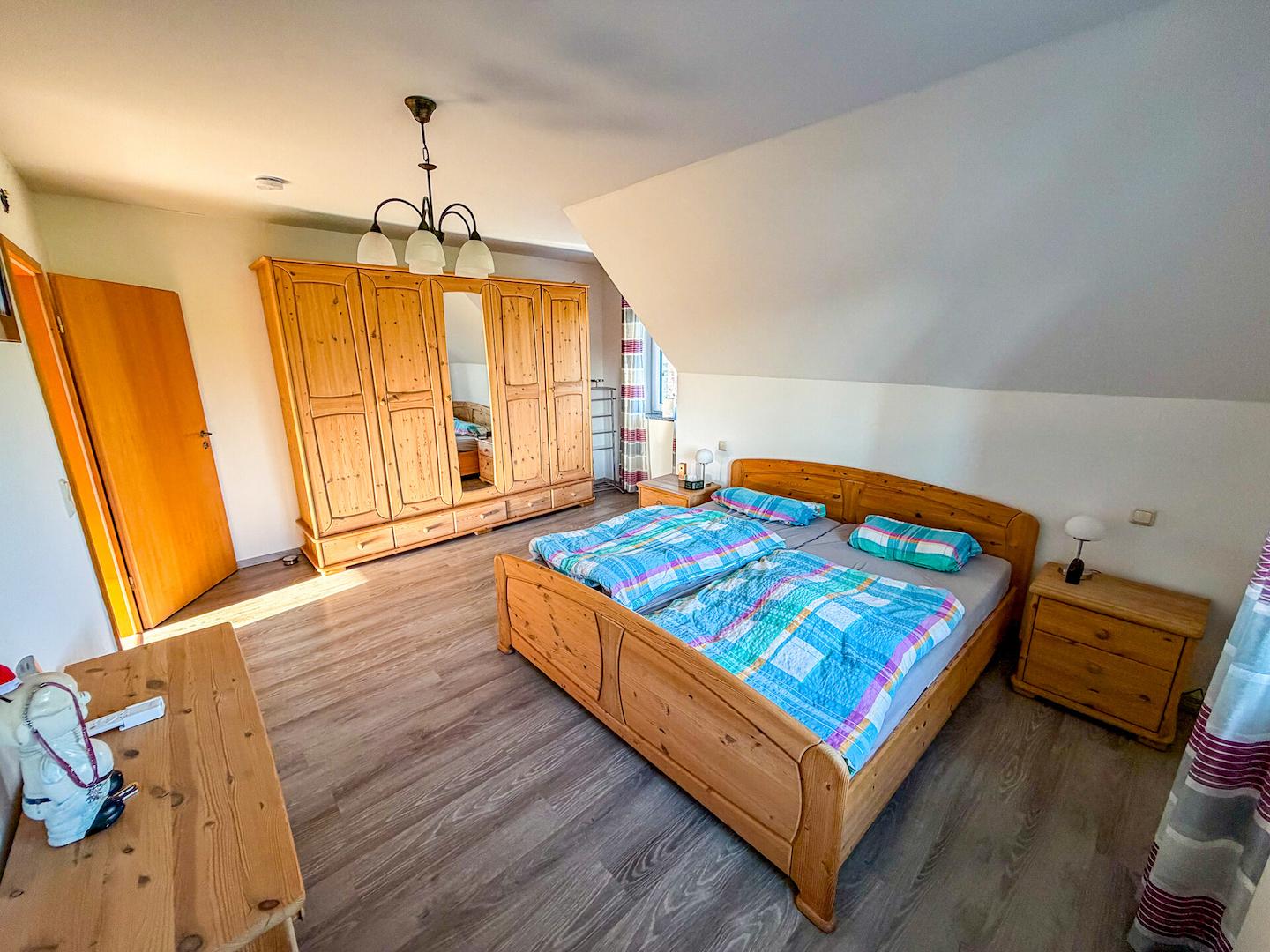 43 Schlafzimmer DG