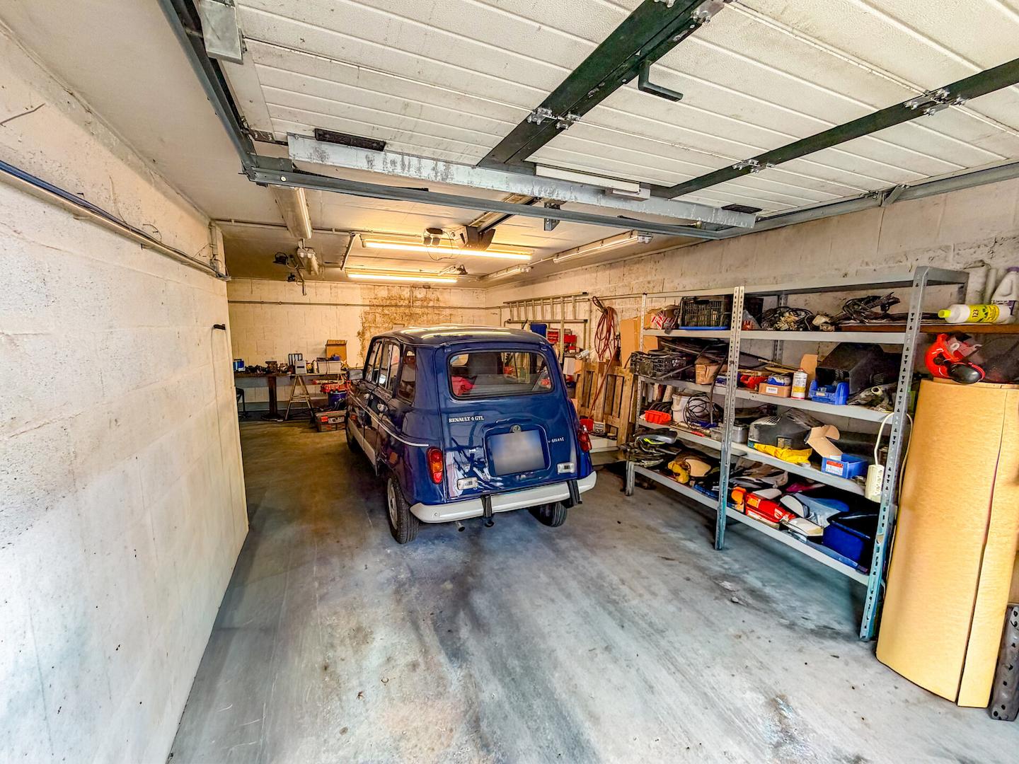 57 rechte Garage
