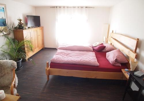 großes Schlafzimmer OG