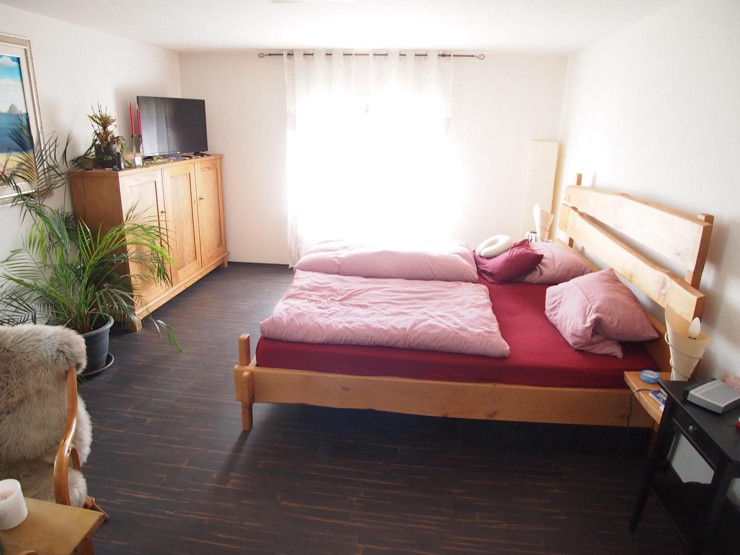 großes Schlafzimmer OG