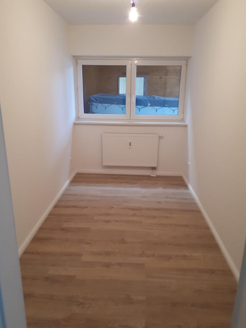 halbes Zimmer zum Carport hin