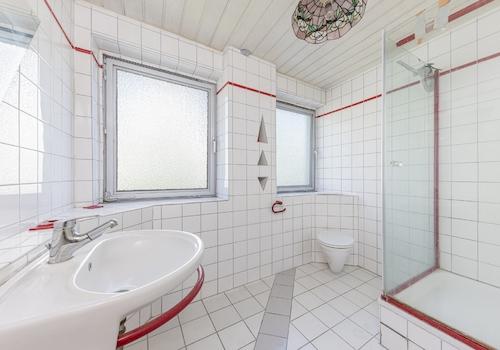 Tageslichtbad mit Dusche