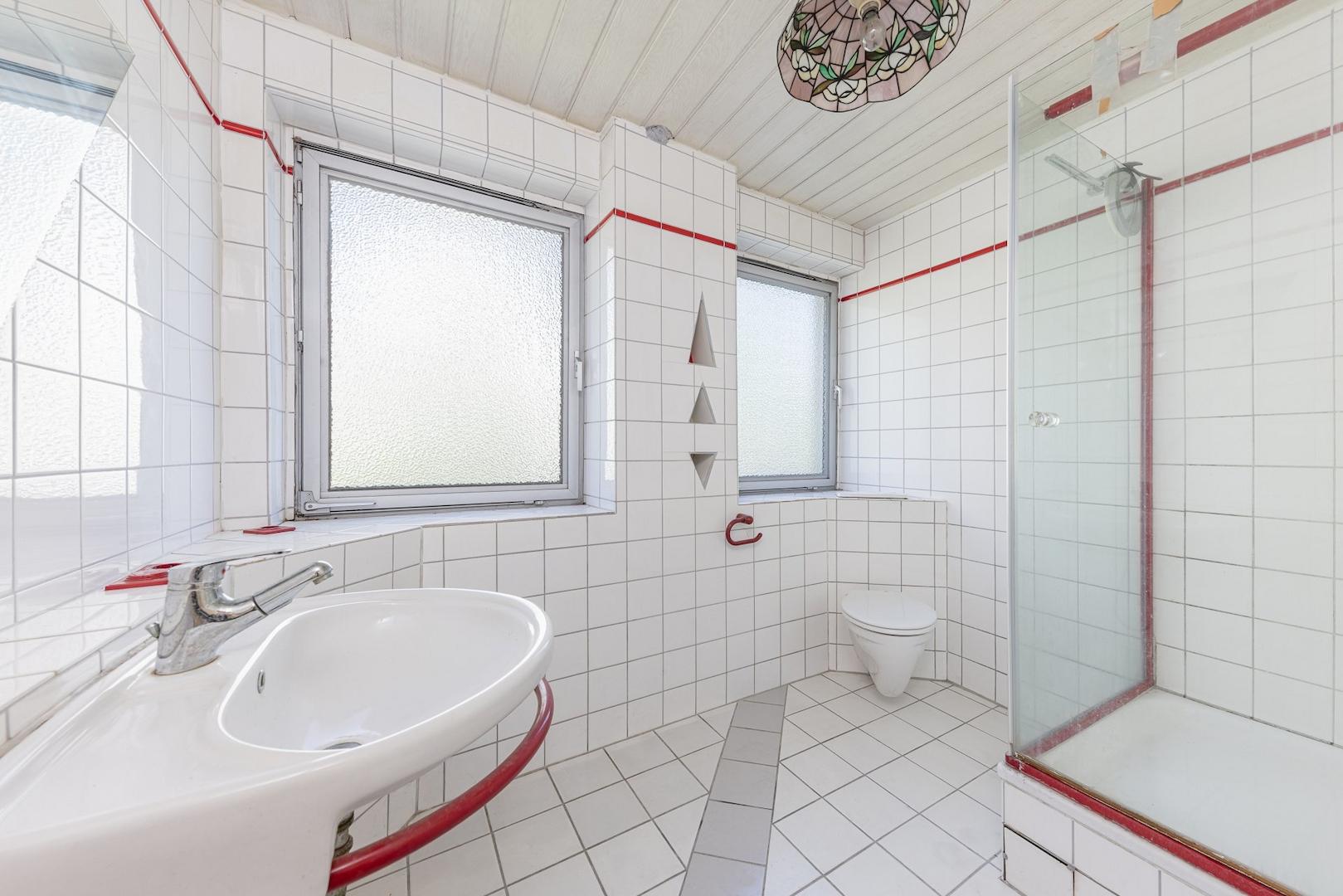 Tageslichtbad mit Dusche