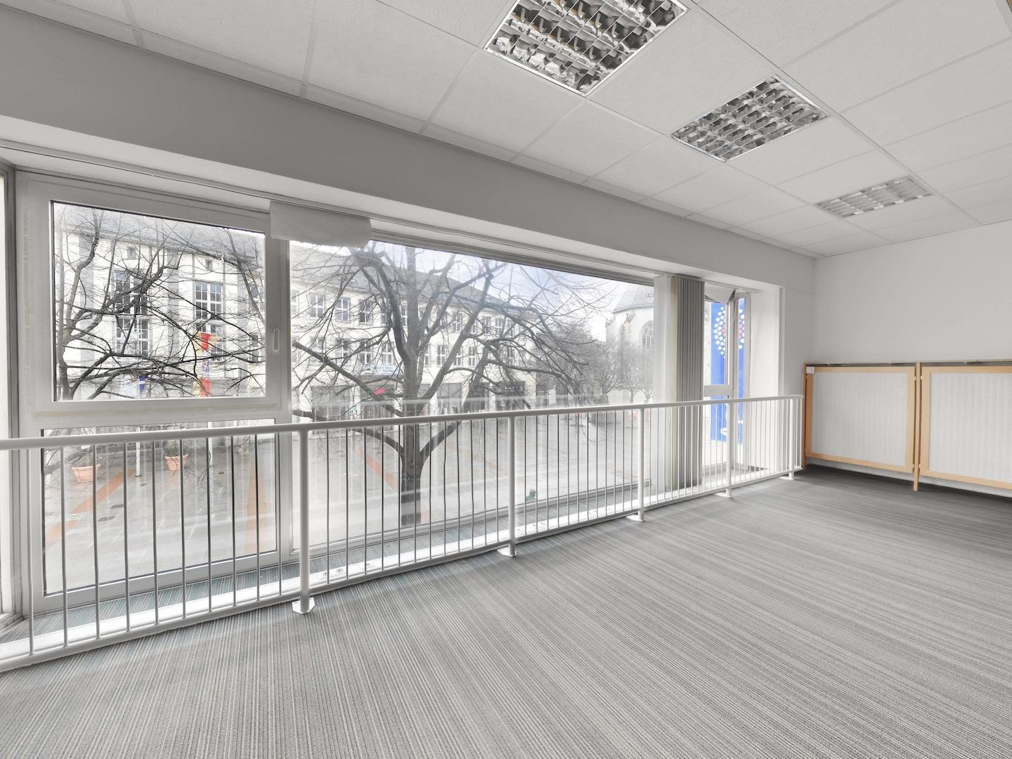 großer Büro-/Besprechungsraum