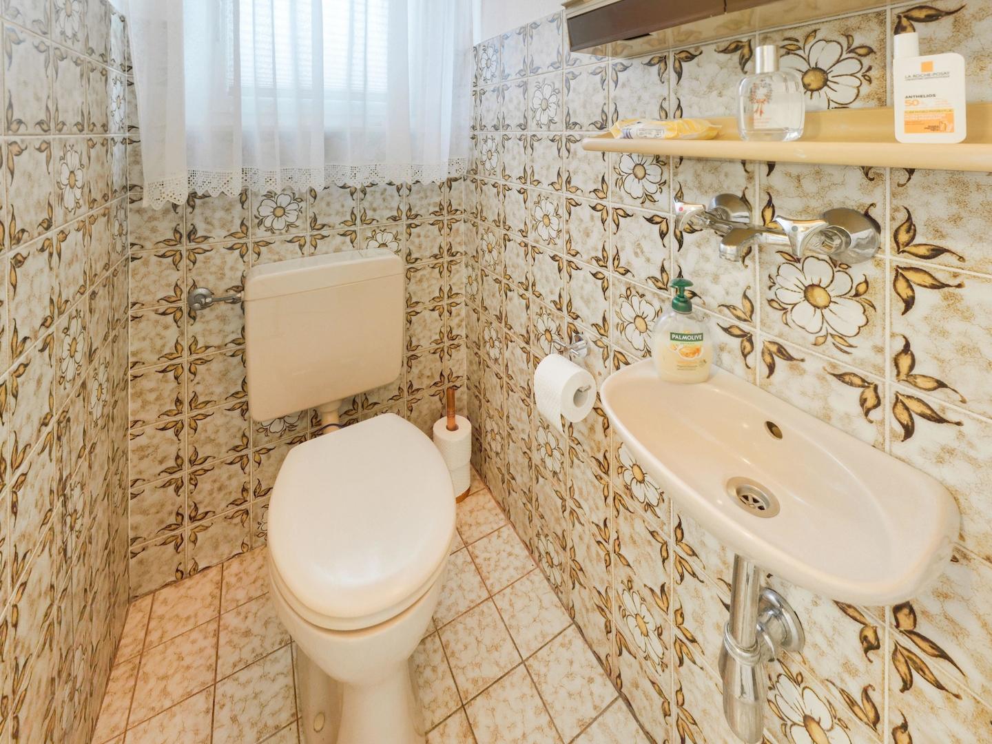 Gäste-WC EG