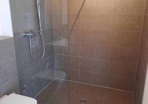 Bad, große Dusche