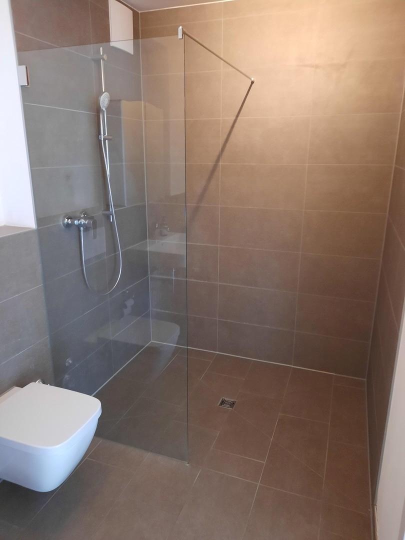 Bad, große Dusche