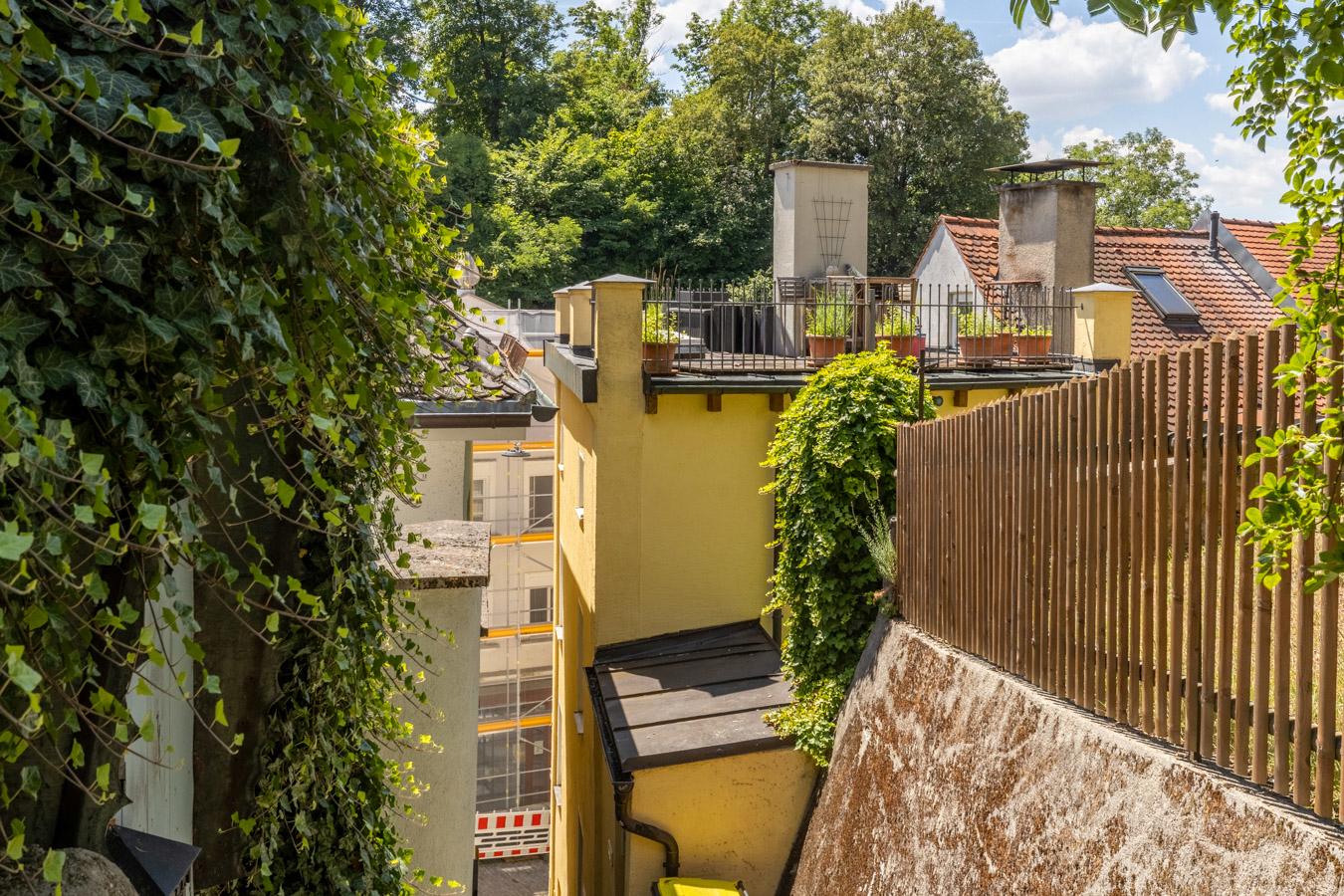 Ein zauberhaftes Altstadthaus mit Laden, 2 W/E und Dachterrasse