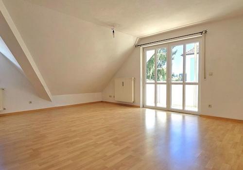Wohnzimmer mit Südbalkon