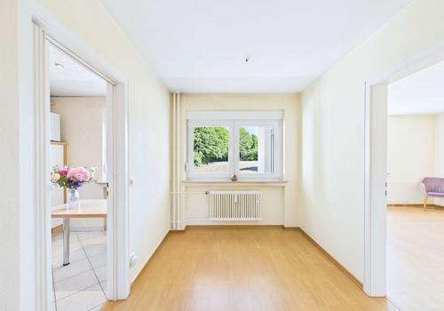 Essplatz zwischen Küche und Wohnzimmer