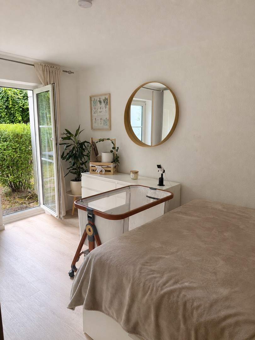 Schlafzimmer mit Ausgang zum G