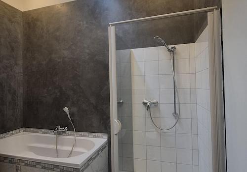 Badezimmer Wohnung 1