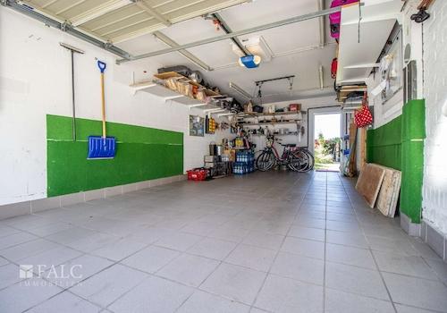 Große Garage 
