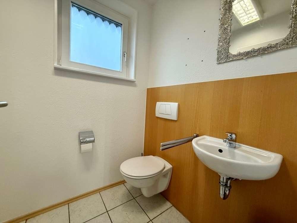 Büro OG (Kundentoilette)