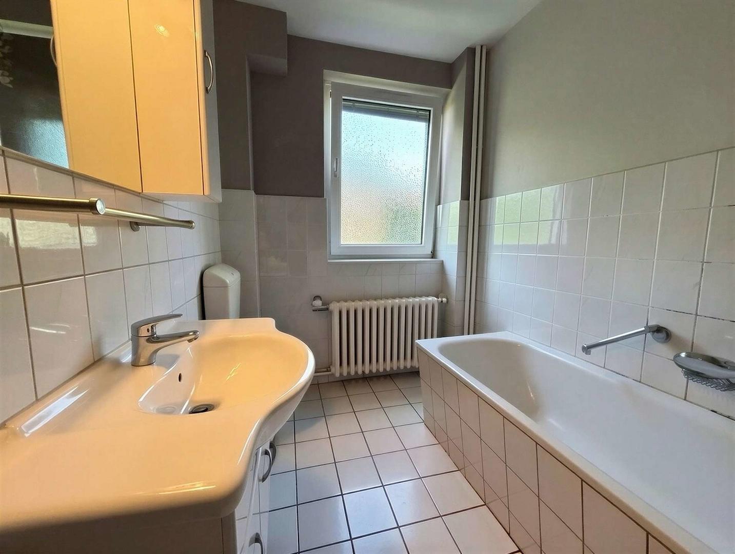 Badezimmer Whg 1- (KI generiert)