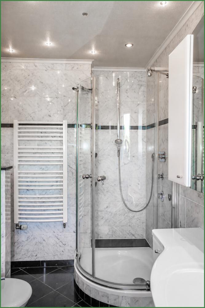 Dusche mit kleiner Einstiegshöhe
