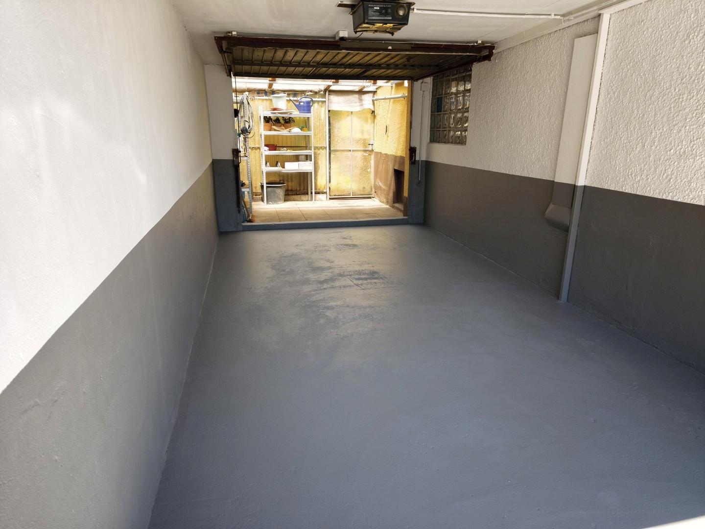 Große Garage