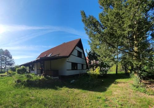 Haus & Grundstück vorn