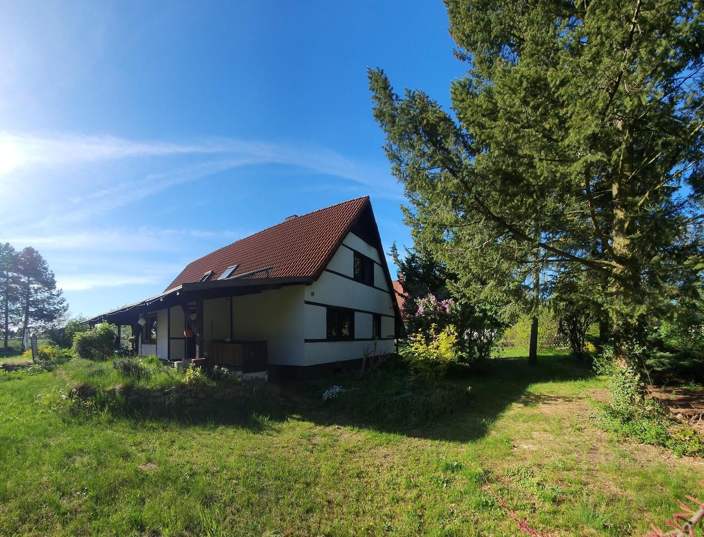 Haus & Grundstück vorn