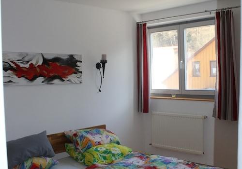 Schlafzimmer 1