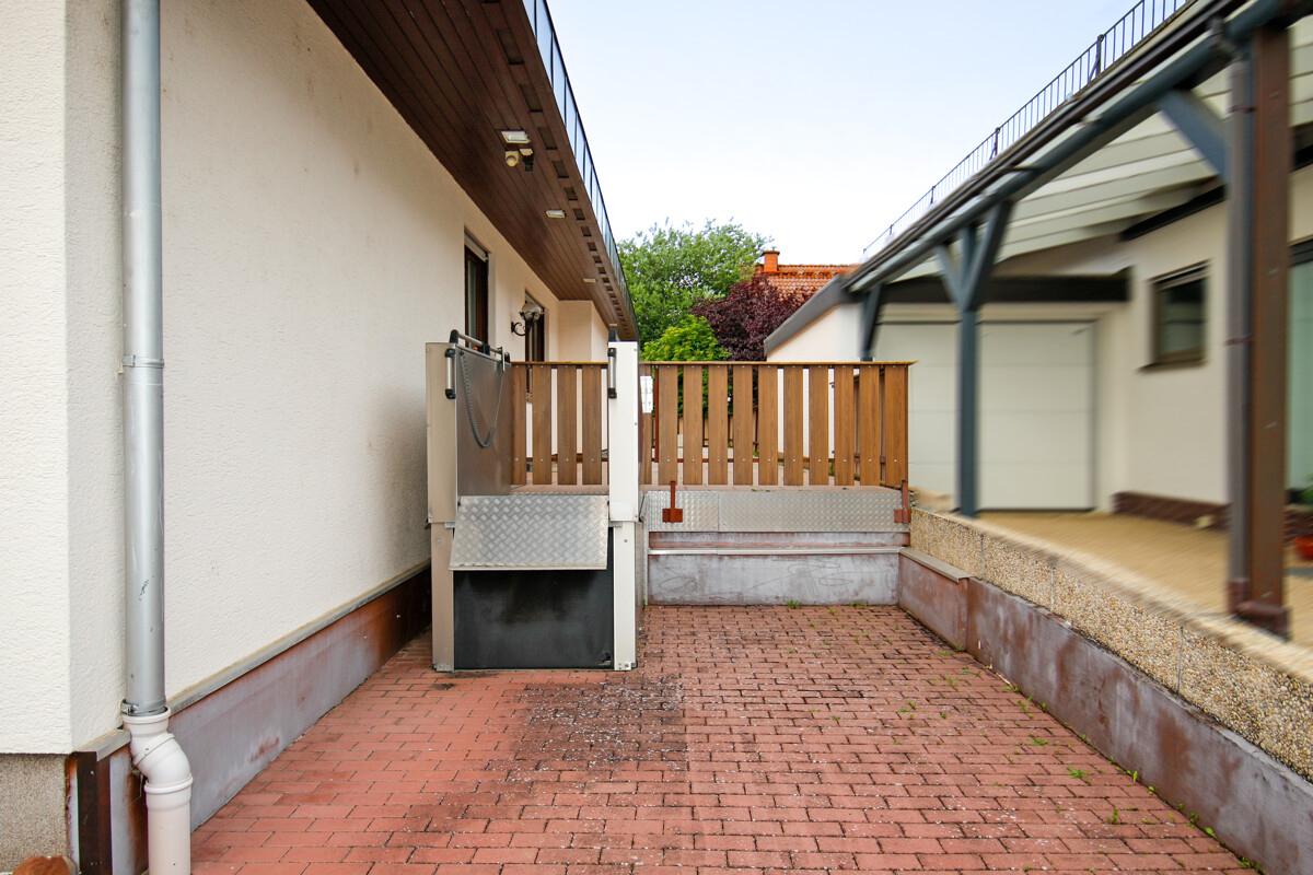 Barrierefreier Zugang (Lift)