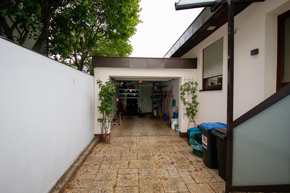 Gartenzugang durch Garage
