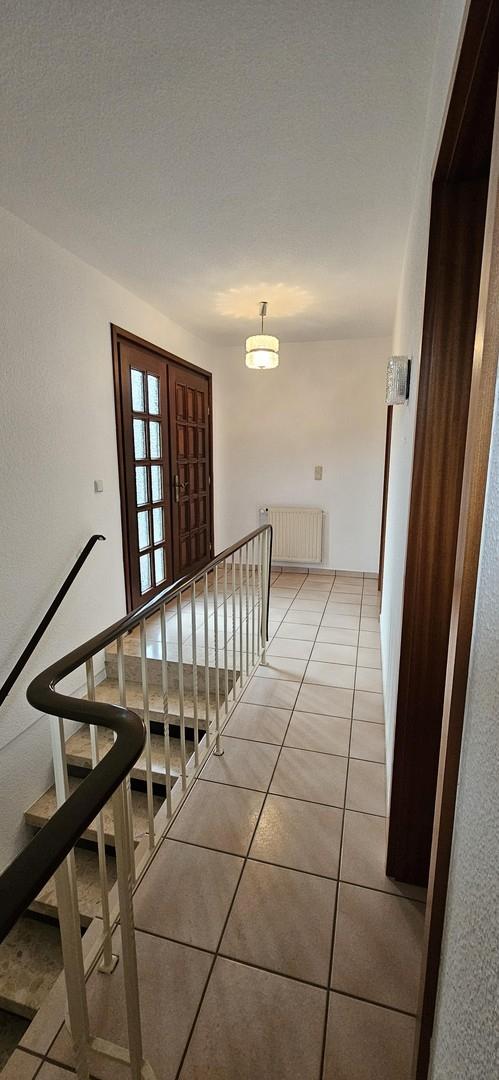 Vorflur mit Kellertreppe